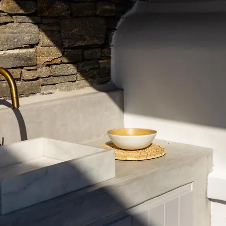 Near Parikia - 4Br Villa With Pool & View - Mirabilia Villa