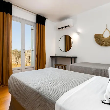 Near Parikia - 4Br Villa With Pool & View - Mirabilia *