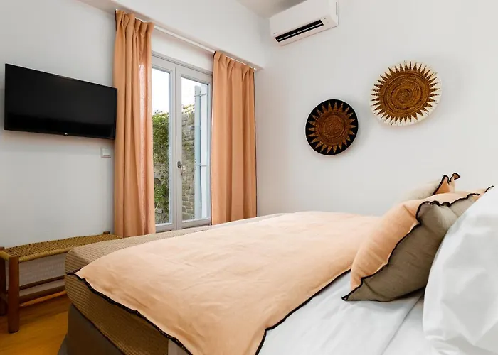 فيلة Near Parikia - 4br With Pool & View - Mirabilia *