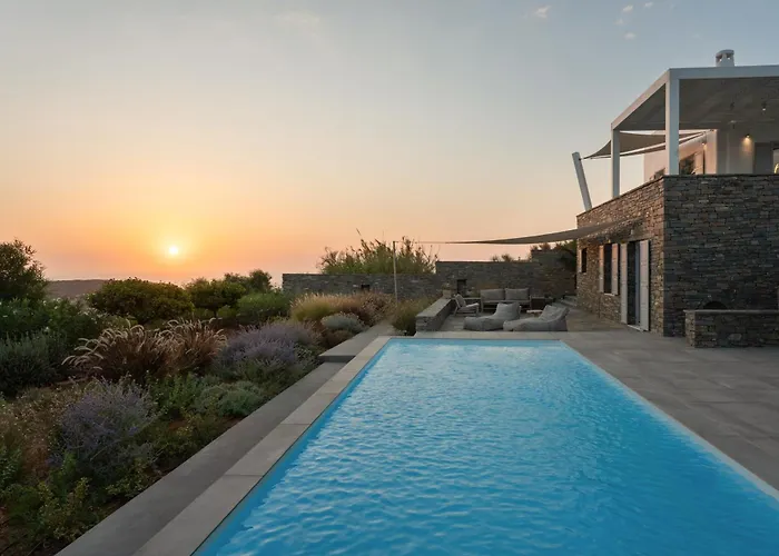 فيلة Near Parikia - 4br With Pool & View - Mirabilia *