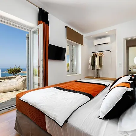 Near Parikia - 4Br Villa With Pool & View - Mirabilia Villa