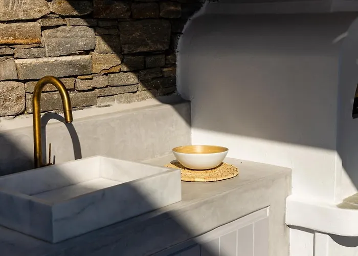 Near Parikia - 4br With Pool & View - Mirabilia Βίλα