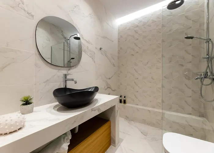 Βίλα Near Parikia - 4br With Pool & View - Mirabilia *