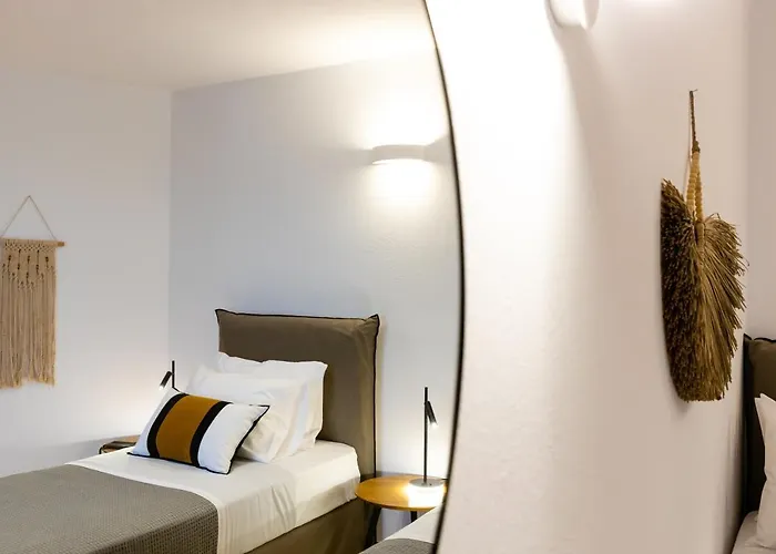 Βίλα Near Parikia - 4br With Pool & View - Mirabilia *